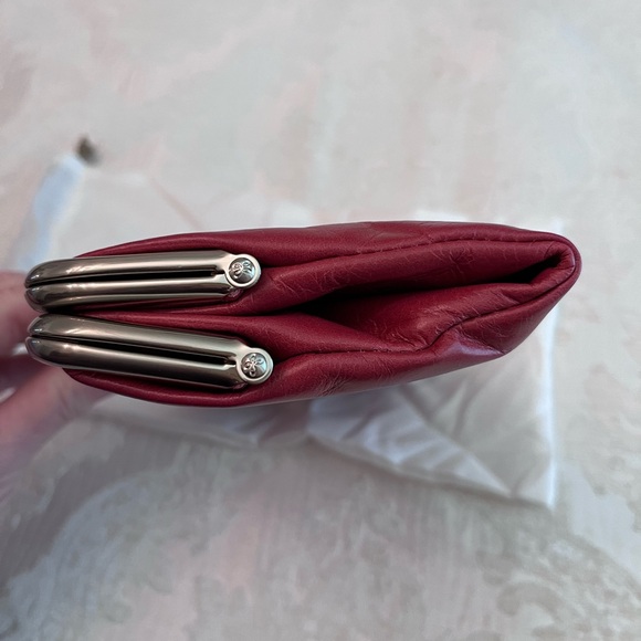 New HOBO Clutch Wallet in gorgeous Cranberry color. 100% Genuine Leather - Picture 9 of 14